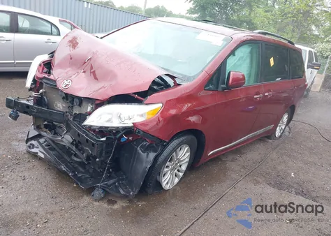 2015 Toyota Sienna Xle 8 Passenger z USA, uszkodzony, nr VIN 5TDYK3DC3FS566341